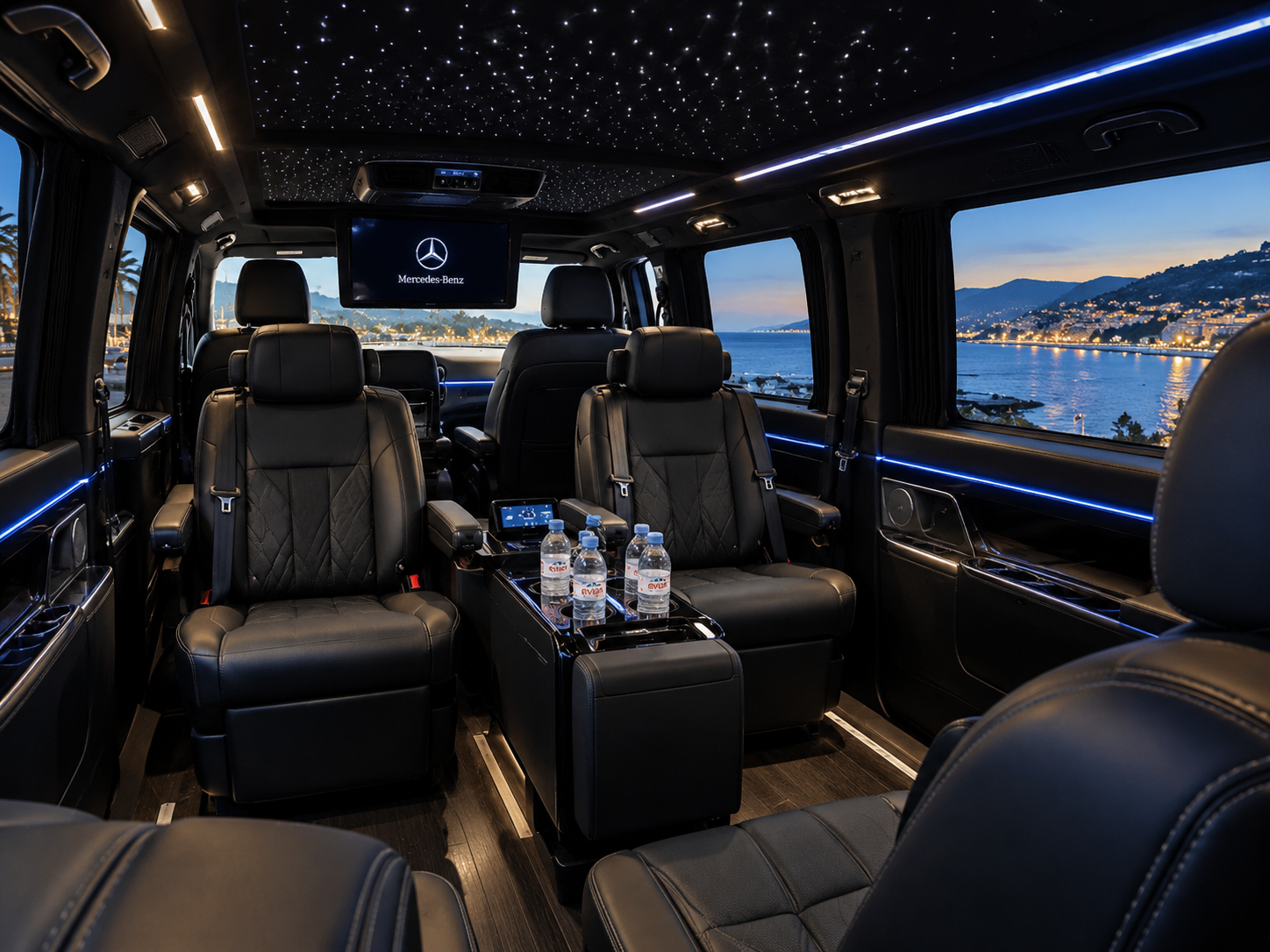 Intérieur premium d’un Mercedes Classe V : sièges en cuir face à face et toit étoilé